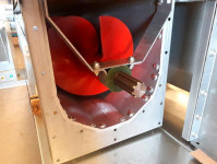 Easy maintenance screw conveyors