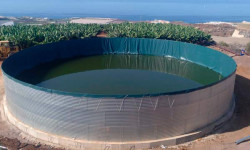 Silos Córdoba: Irrigation water tank with cover in the Canary Islands