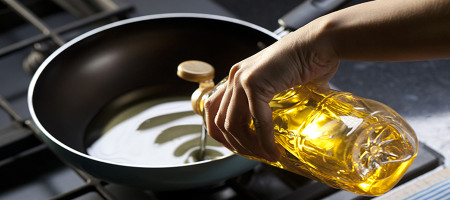 Here's how to explain the worrying link between cooking oil and cancer